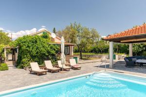 Πισίνα στο ή κοντά στο Countryside House Dugobabe