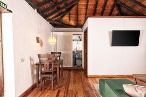 a living room with a table and chairs and a television at Tango by Huskalia in Breña Alta