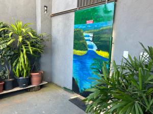 a mural on the side of a building with plants at Residencial Jasmim quarto Standard 01 in Palmas +5 photos