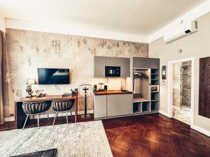 Kuchyňa alebo kuchynka v ubytovaní Alfons Boutique Hotel
