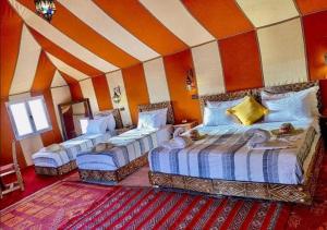 Postel nebo postele na pokoji v ubytování Amazing Luxury Camp