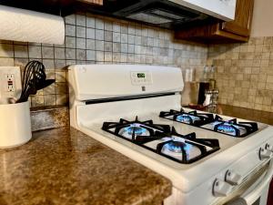a white stove top oven in a kitchen at The Cottage Tavern- w Smoothie's Bar NR Tech in Lubbock