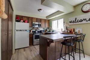 Kuchyň nebo kuchyňský kout v ubytování Fourth Sisters Hideaway
