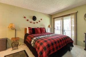 Postel nebo postele na pokoji v ubytování Fourth Sisters Hideaway + 29 fotografií