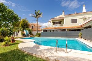 a swimming pool in front of a house at Casa Monte S José in São Bartolomeu de Messines