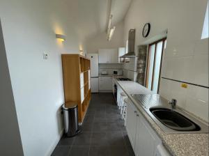 Kuchyň nebo kuchyňský kout v ubytování Chestnut Farm Holiday Cottages