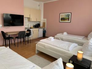 Ảnh trong thư viện ảnh của Hevals Budget & Beyond Apartments ở Berlin