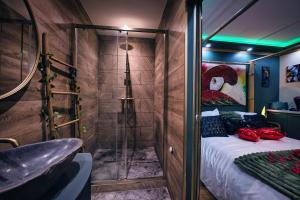 Phòng tắm tại Stanislas Sensual Bali Love Room Jacuzzi 300m place Stanislas +13 ảnh