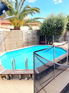 Bazén v ubytování Villa Maeva avec piscine nebo v jeho okolí
