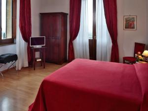 Postel nebo postele na pokoji v ubytování Hotel Windsor Savoia