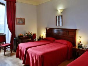 Postel nebo postele na pokoji v ubytování Hotel Windsor Savoia + 24 fotografií