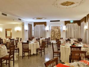 Restaurace v ubytování Hotel Windsor Savoia