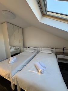 Ένα ή περισσότερα κρεβάτια σε δωμάτιο στο Kastel Apartmani