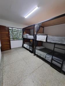 Voodi või voodid majutusasutuse Makarena Hostel toas