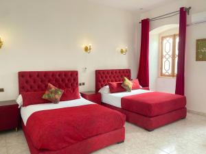 Rúm í herbergi á Hotel Palace tanger