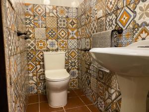 Baðherbergi á Bloom Hostel +31 mynd