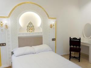 Rúm í herbergi á Hotel Palace tanger
