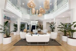 Rydges Cronulla Beachside的休息区