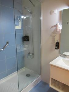 Koupelna v ubytování Hotel Vegas