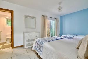 Ένα ή περισσότερα κρεβάτια σε δωμάτιο στο Oceanfront Apt W- Private Beach - Las Terrenas