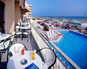 Bazén v ubytování Hotel Astoria nebo v jeho okolí