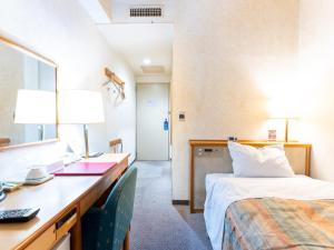 Postel nebo postele na pokoji v ubytování Tabist Hotel Mercury Asakusabashi