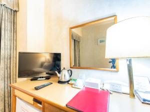 TV a/nebo společenská místnost v ubytování Tabist Hotel Mercury Asakusabashi