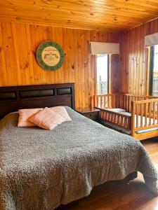 Postel nebo postele na pokoji v ubytování Cabaña en chovellen