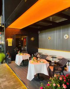 ห้องอาหารหรือที่รับประทานอาหารของ 黄山逸翠酒店