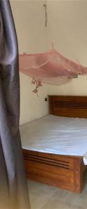 Una cama o camas en una habitación de Canal Front Villa