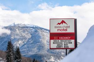 Swiss Chalet Motel v zimě