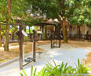 马六甲Costa Mahkota Stylish 2-Bedroom Pool View 1 Queen & 2 Singles的相册照片