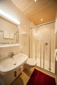 Koupelna v ubytování Hotel Garni Waldhof - Wohlfühlen am Lech
