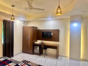 a living room with a desk and a tv at Taj Castle Homestay sutable for 17 Peoples in Agra