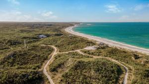 Ledge PointBIG 4 Tasman Holiday Parks - Ledge Point的海滩和海洋的鸟瞰图