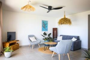 Istumisnurk majutusasutuses SUNSET L'argonaute T3 70 m2 jardin et terrasse vue lagon