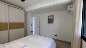 Voodi või voodid majutusasutuse SUNSET L'argonaute T3 70 m2 jardin et terrasse vue lagon toas