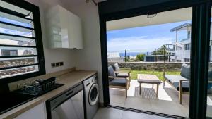 Köök või kööginurk majutusasutuses SUNSET L'argonaute T3 70 m2 jardin et terrasse vue lagon