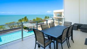 Bazén v ubytování Vue Apartments Trinity Beach nebo v jeho okolí