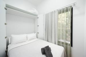 Katil atau katil-katil dalam bilik di Bushland setting close to Sydney CBD- stand alone apartment