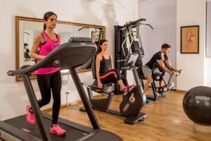 Das Fitnesscenter und/oder die Fitnesseinrichtungen in der Unterkunft Arcom Palace
