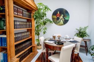 Die Bibliothek im Aparthotel