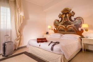 Ein Bett oder Betten in einem Zimmer der Unterkunft Arcom Palace