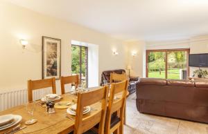 Istumisnurk majutusasutuses Red Deer Cottage - Wheddon Cross