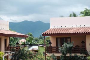 Uma vista geral da montanha ou uma vista da montanha a partir do aparthotel
