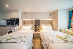 Ένα ή περισσότερα κρεβάτια σε δωμάτιο στο Yunbo Hotel
