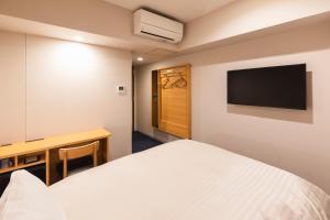 TV a/nebo společenská místnost v ubytování Sotetsu Fresa Inn Kyoto-Kiyomizu Gojo