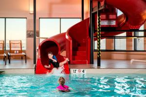 Bazén v ubytování Residence Inn by Marriott Calgary South nebo v jeho okolí