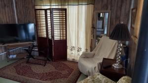 TV a/nebo společenská místnost v ubytování Northern Lights Beach Resort