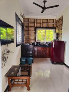 Η κουζίνα ή μικρή κουζίνα στο Casa 714 2BHK Apartment by Stilla Ro Hospitality LLP